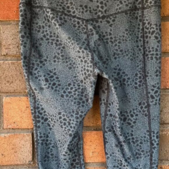 NIKE Dri-Fit Legend Leggings Workout Activewear Pants Crop Leggings Size Small - Picture 7 of 10